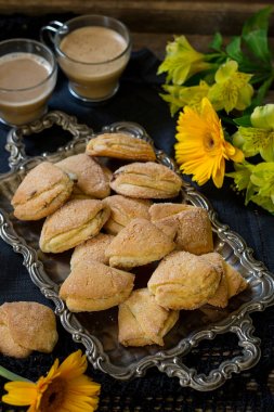 Kuru üzüm ve şeker ile tatlı ricotta tatlılar