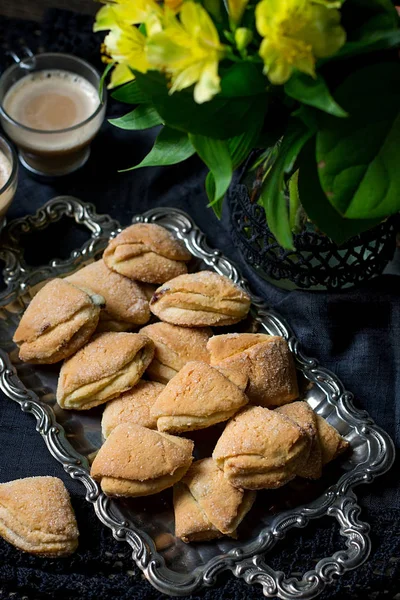Zoete ricotta koekjes met rozijnen en suiker — Stockfoto