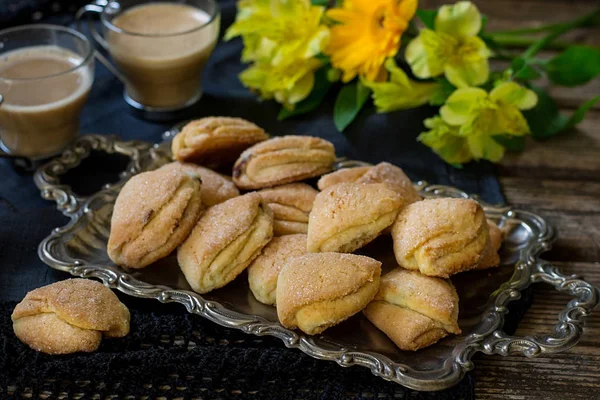 Zoete ricotta koekjes met rozijnen en suiker — Stockfoto
