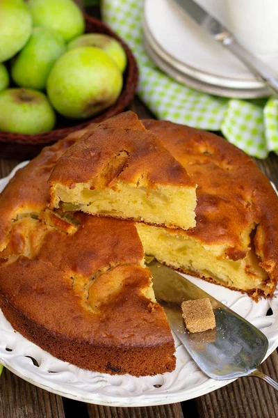 Сладкий фруктовый пирог с яблоками и корицей — стоковое фото