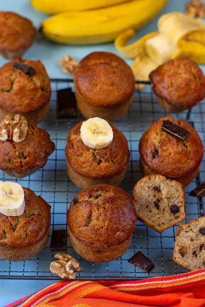 Sweet banana bread muffins with chocolate chips and walnuts — Stock Photo, Image