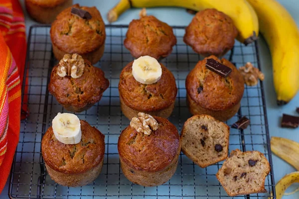 Sweet banana bread muffins with chocolate chips and walnuts — Stock Photo, Image