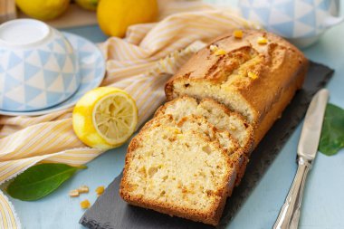 Şekerli limonlu tatlı kek ve çay için lezzet.