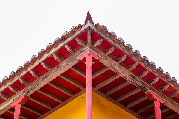 Kolombiya 'nın Cartagena kentindeki sömürge dönemindeki balkonların geleneksel ahşap mimari detayları.