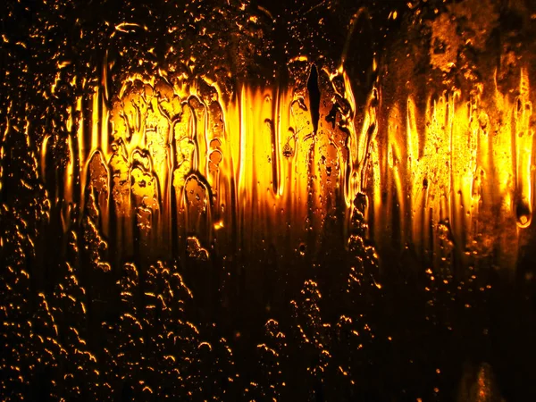 Bardaktan boşanırcasına yağmur yağıyor.