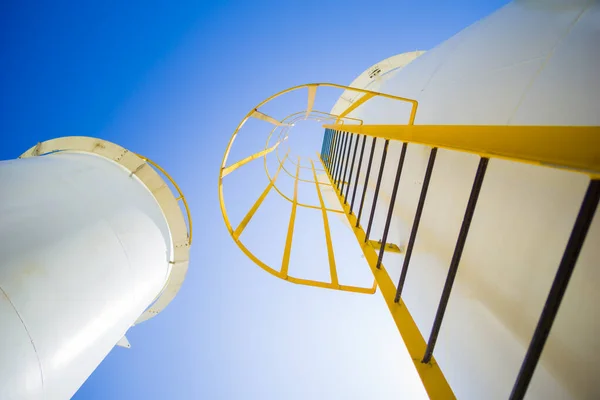 Endüstriyel depolama tankı merdiveni