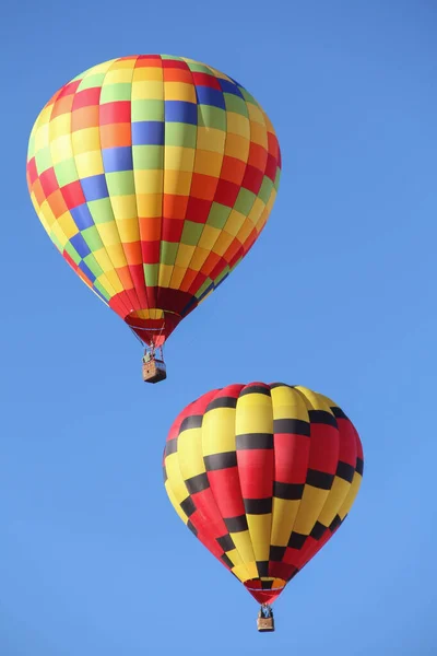 Dwa Pływające Balony Gorącym Powietrzem — Zdjęcie stockowe