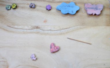 Küçük boya parçaları, pişirilmeye hazır.. 