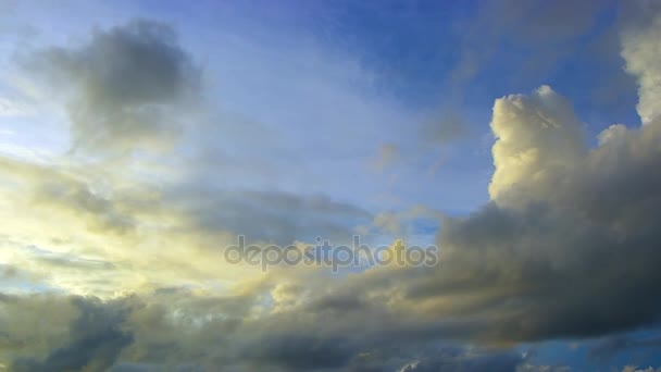 Een Kleurrijke Tijd Vervallen Video Van Cumulus Wolken Verplaatsen Veranderen — Stockvideo