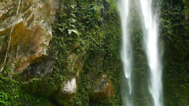 Ett Klipp Från 250 Hög Katibawasan Tropiska Vattenfall Camiguin Island — Stockvideo