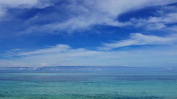 Net Sakin Okyanus Suları Canlı Mavi Gökyüzünün Altında San Juan — Stok video