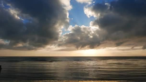 Video Del Amanecer Dumaguete City Shores Negros Oriental Filipinas Nubes — Vídeo de stock