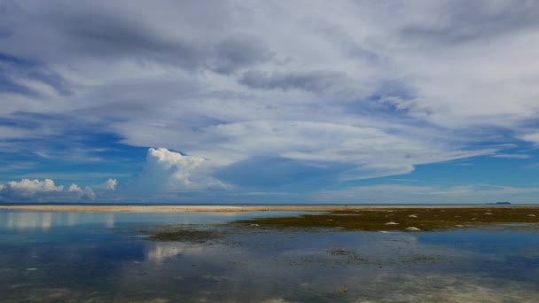 Een Rustgevende Clip Van Blauw Siquijor Het Gelijknamige Eiland Oevers — Stockvideo