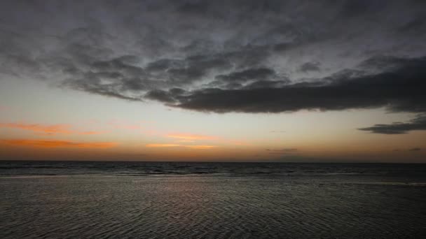 一个视频从杜马格特的城市海岸 就在太阳升上地平线之前 — 图库视频影像