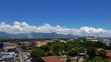 Dumaguete şehir manzarası Mt. (yaklaşık 180 derece kapsayan Talinas bakan bir panoramik hiper hızlandırılmış video).