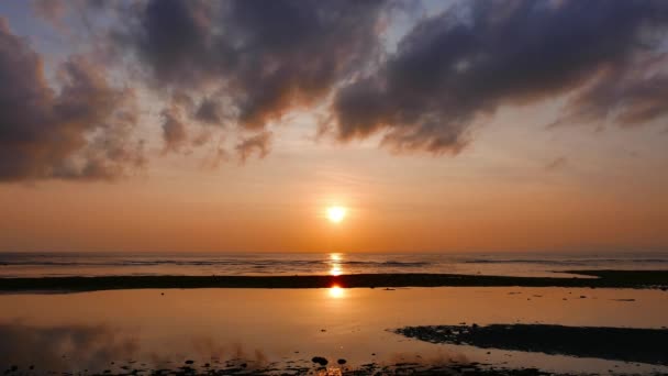 Disig Pastell Färgade Soluppgång Video Från Dumaguete City Speglar Himlen — Stockvideo