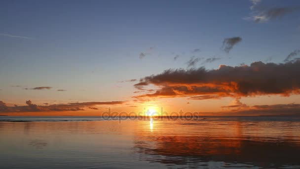 Kolorowe Sunrise Wideo Brzegów Dumaguete City Widokiem Ocean Spokojny Słońce — Wideo stockowe