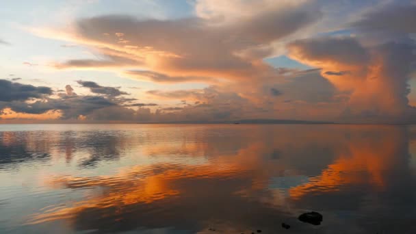 Egy Nyugodt Nagyon Színes Napfelkeltét Videóinak Dumaguete City Partján Tükör — Stock videók