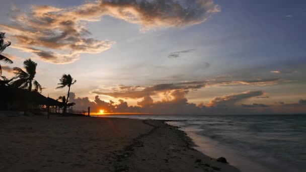 バンタヤン島からビデオ カラフルな海岸日の出ビサヤ フィリピン 時間の経過として提示 — ストック動画