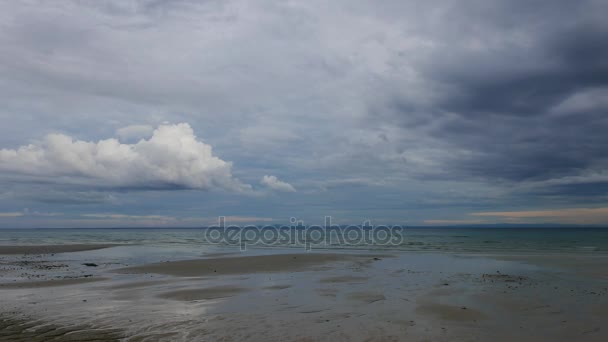 Une vidéo time lapse des belles plages de sable blanc de l'île de Bantayan. Pris un après-midi couvert .