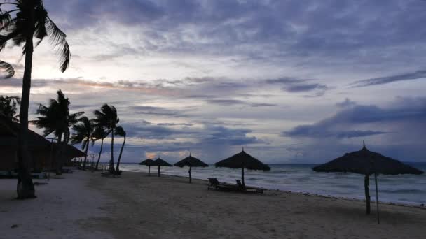 Vídeo Nascer Sol Nublado Das Costas Ilha Bantayan Visayas Central — Vídeo de Stock