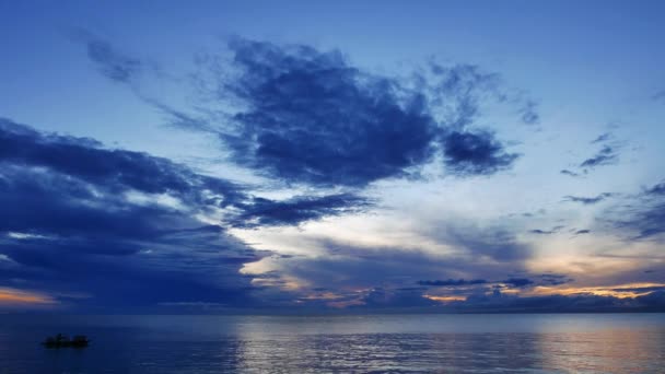 Colorido Video Del Amanecer Dumaguete City Shores Silueta Pescador Local — Vídeo de stock