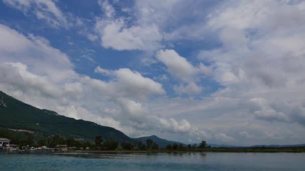 Bir Parlak Bulutlu Bir Bahar Gününde Kısmi Görünümü Akyaka Kıyı — Stok video