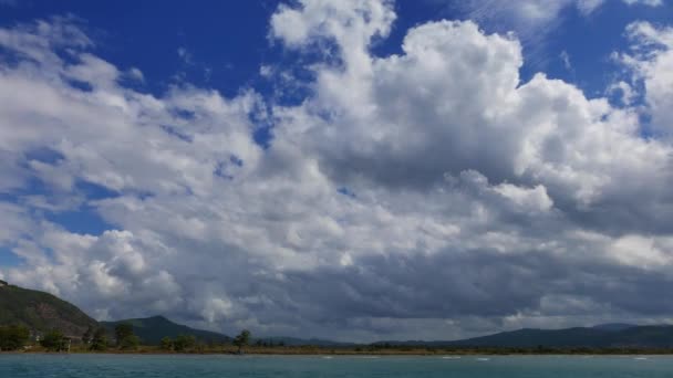 Частичный Вид Побережье Акяки Залив Гокова Эгейское Море Яркий Облачный — стоковое видео