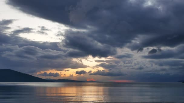 Vídeo Pôr Sol Outono Nublado Panorâmico Das Costas Akyaka Golfo — Vídeo de Stock