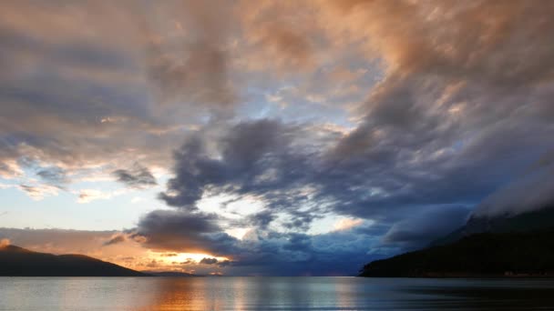 Vívido Panorámico Vídeo Puesta Sol Otoñal Las Costas Akyaka Golfo — Vídeos de Stock