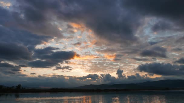 Ein Bewölktes Aber Farbenfrohes Herbst Sonnenaufgangsvideo Von Der Akyaka Küste — Stockvideo