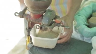 Yerli halk Amazon baharat - taşlama