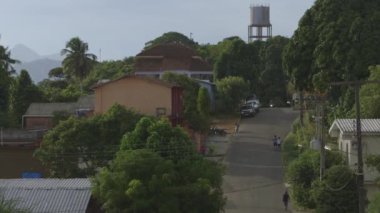 Sao Gabriel da Cachoeira - Amazon, bir tepe ile bir cadde
