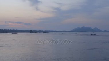 Zaman atlamalı Black River akışı-Amazon - Brezilya