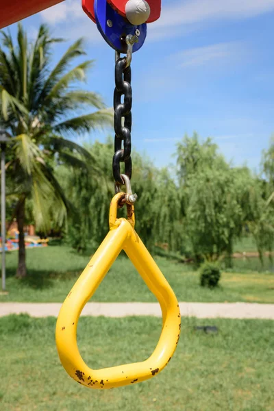 Equipo de juegos para niños en el parque —  Fotos de Stock