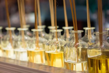 Kadınlar için parfüm şişesi