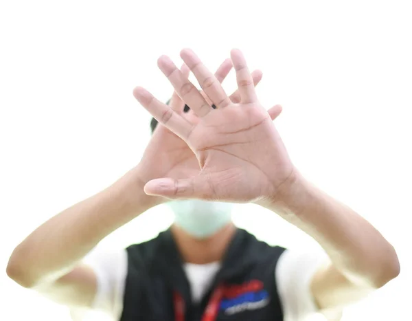 Coronavirus veya Cvid 19, beyaz bir grup üzerinde istenmeyen mikroplar gösteren mikroplardan korunmak için maske takan bir adam.