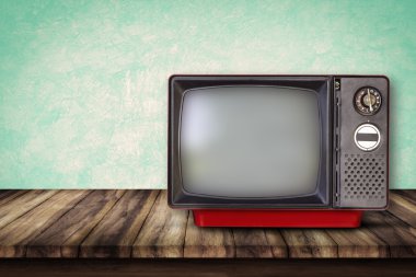 Ahşap masa üzerinde eski Tv.