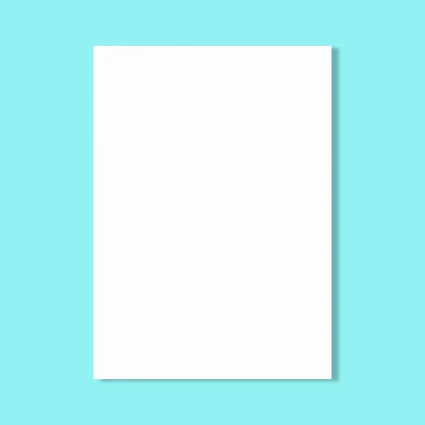 Белый лист бумаги на голубой стене — стоковое фото