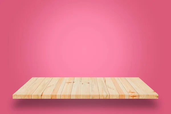 Prateleira de madeira vazia em fundo gradiente rosa . — Fotografia de Stock