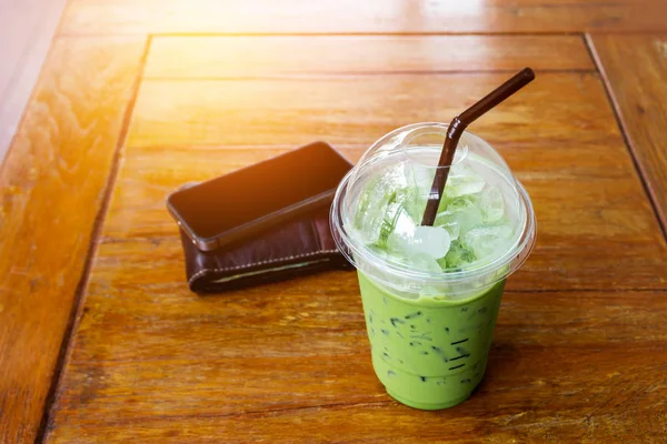 Ice green tea with smart phone and wallet on wood background. — Stock Photo, Image