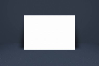 Beyaz kağıt afiş soyut karanlık oda arka plan yalın.