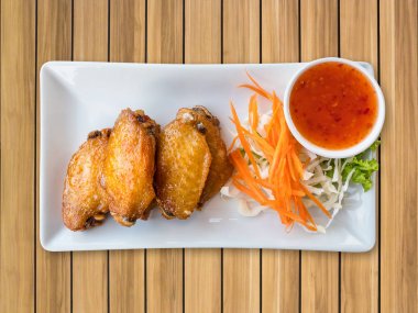 sıcak baharatlı Barbekü soslu tavuk kanadı