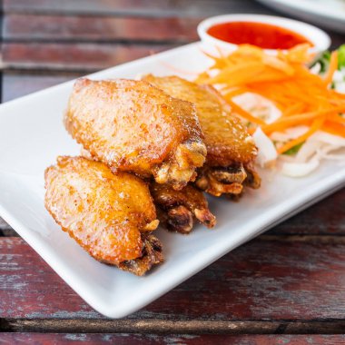 sıcak baharatlı Barbekü soslu tavuk kanadı