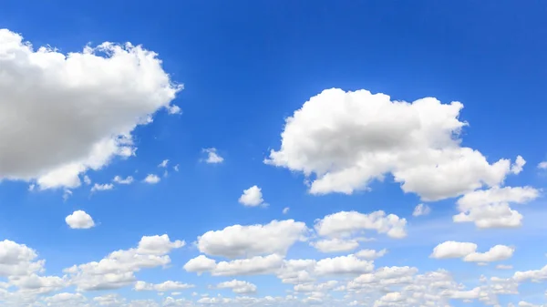 De lucht en de wolken achtergrond Panorama. — Stockfoto