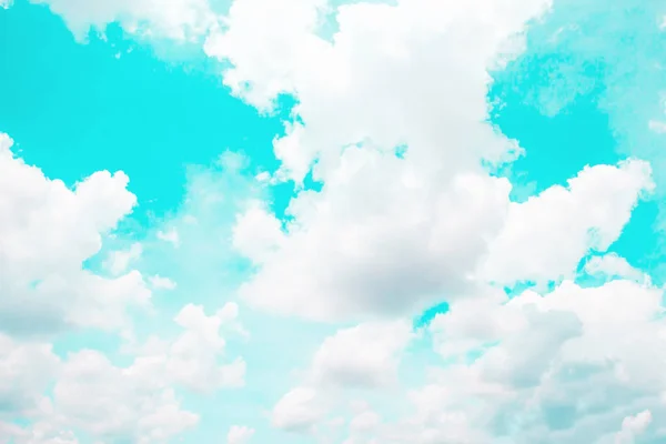 Mavi gökyüzü arka plan-Vintage etkisi tarzı resim üzerinde bulut — Stok fotoğraf
