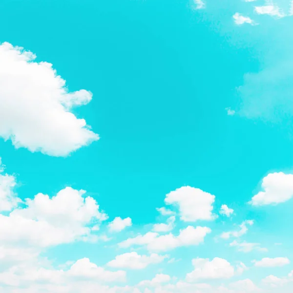 Nuvole con sfondo cielo blu. — Foto Stock