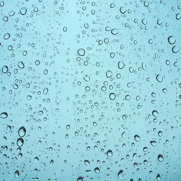 Goutte d'eau de pluie sur verre — Photo