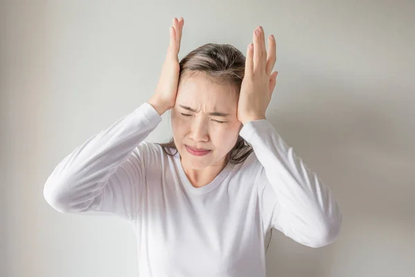 Young woman has headache — Stock Photo, Image