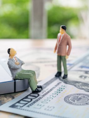 Minyatür erkekler Doları banknot üzerinde